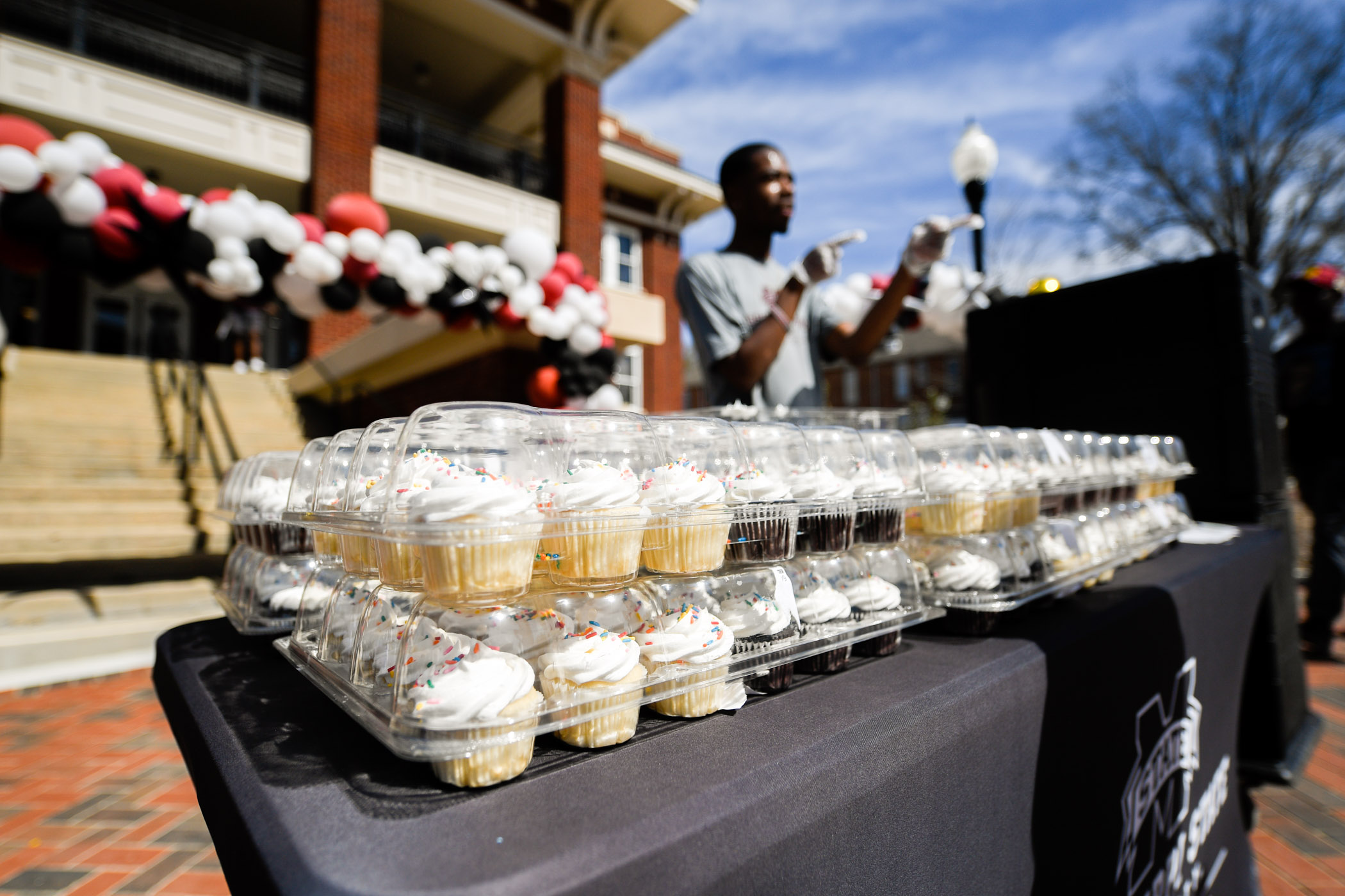 MSU SA Student Association hands out cupcakes to celebrate MSU&#039;s 145th Birthday