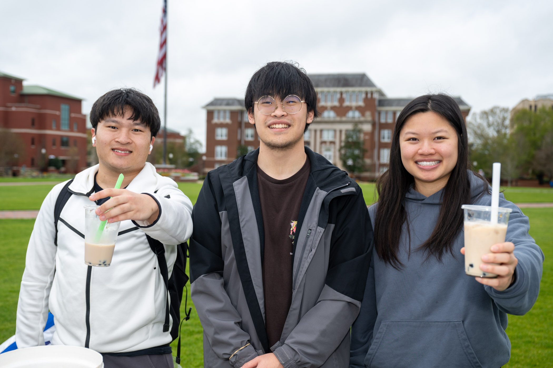 Mississippi State&#039;s Vietnamese Student Association hosts a successful Boba tea fundraiser on the Drill Field [March 26]