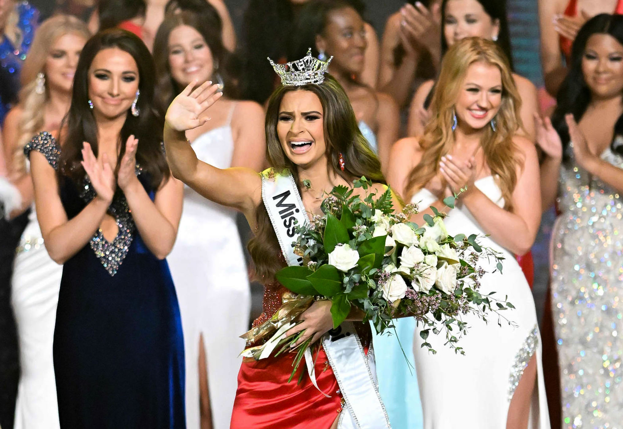 Becky Williams after receiving the Miss Mississippi crown