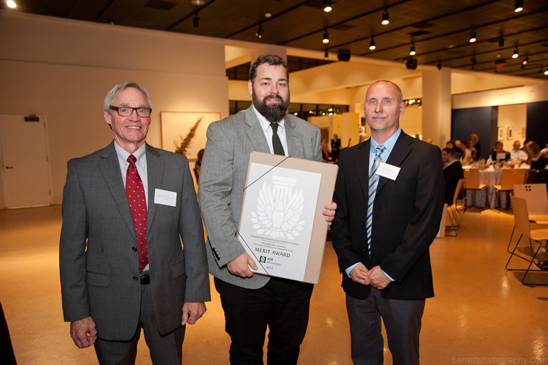 Mississippi State Associate Professor of Architecture Hans Herrmann, center, accepts a Merit Design Award from the American Institute of Architects’ Mississippi Chapter. Pictured with Herrmann are Jim West, dean of MSU’s College of Architecture, Art and Design, left, and AIA MS President John Beard. (Photo courtesy of BarrettPhotography.com)