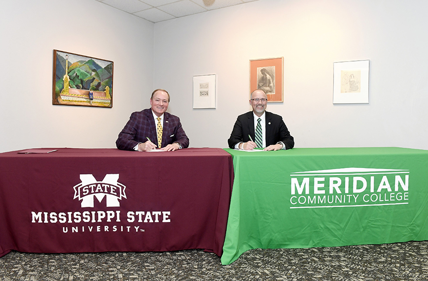 Mark Keenum and Thomas Huebner sign a memorandum of understanding for the Bachelor of Applied Science program.