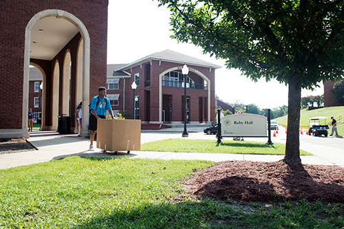 Students move into Ruby Hall on Mississippi State’s Starkville campus during Movin’ You to MSU in 2017. The university’s residence halls were recently ranked among the best in the country by College Consensus. (Photo by Megan Bean)