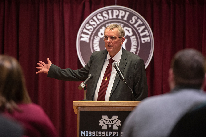 Award-winning journalist and MSU alumnus Randy Bell speaks in Mitchell Memorial Library’s John Grisham Room.