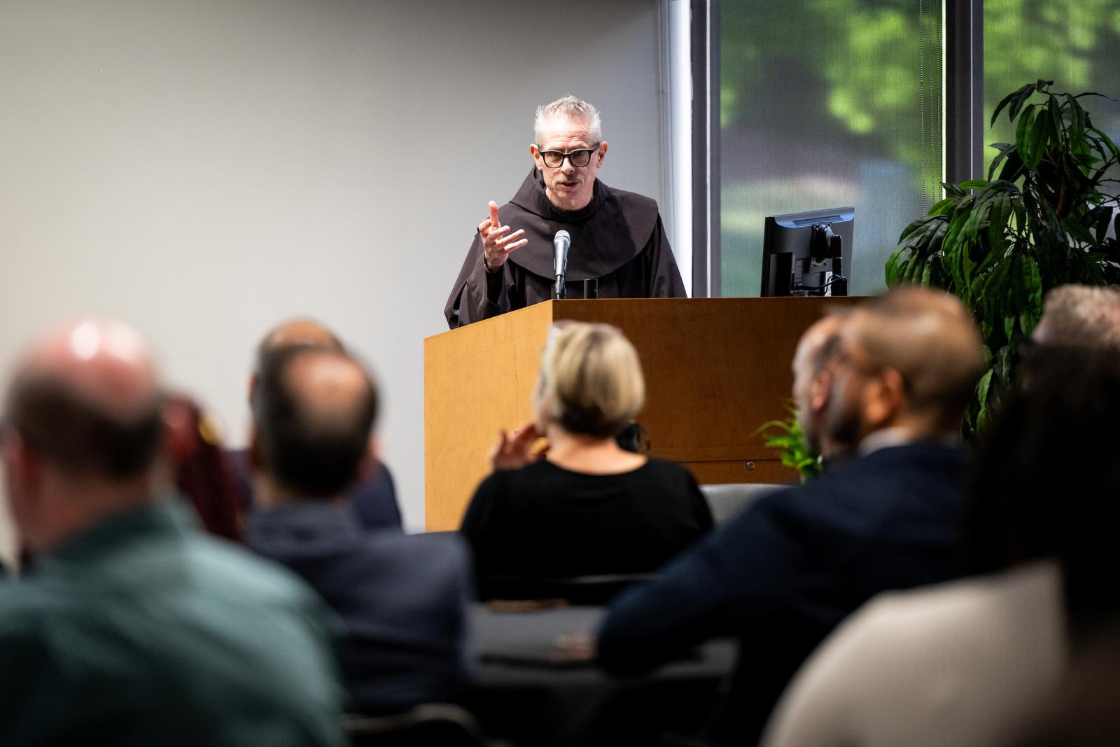photo of Michael Anthony Perry speaking to staff, faculty and students at MSU